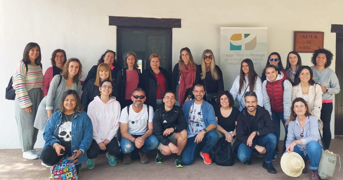 Participantes de la jornada de convivencia de los Grupos de Trabajo del Colegio de Psicología en Huelva